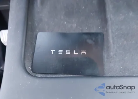 2021 Tesla Model 3 Standard Range Plus Rear-Wheel Drive z USA, uszkodzony, nr VIN 5YJ3E1EA1MF065954